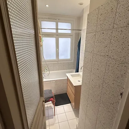 Beautiful T2 With Balcony - Near Parc Clichy * Parigi