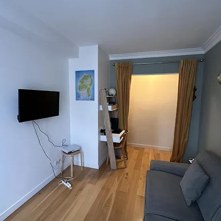 Beautiful T2 With Balcony - Near Parc Clichy * Parigi
